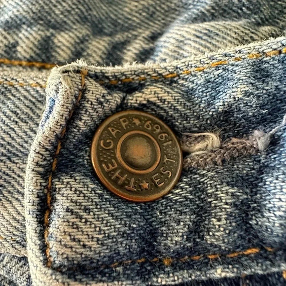 Vintage Gap Easy Fit Jean Shorts - Picture 4 of 9